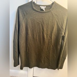 Casual lightweight Army green sweater size XS